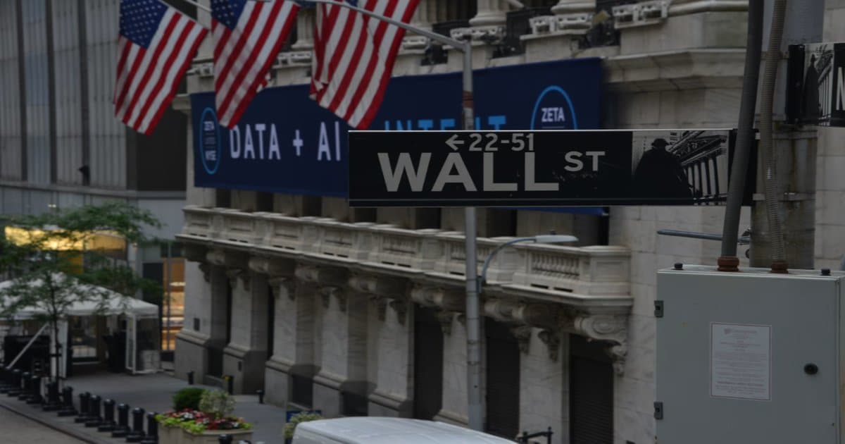 Will the Stock Market Crash in 2026? 7 Warning Signals Investors Can't Ignore